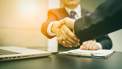 【一周并购观察】今年最大借壳交易诞生 江粉磁材207亿收购苹果供应商领益科技